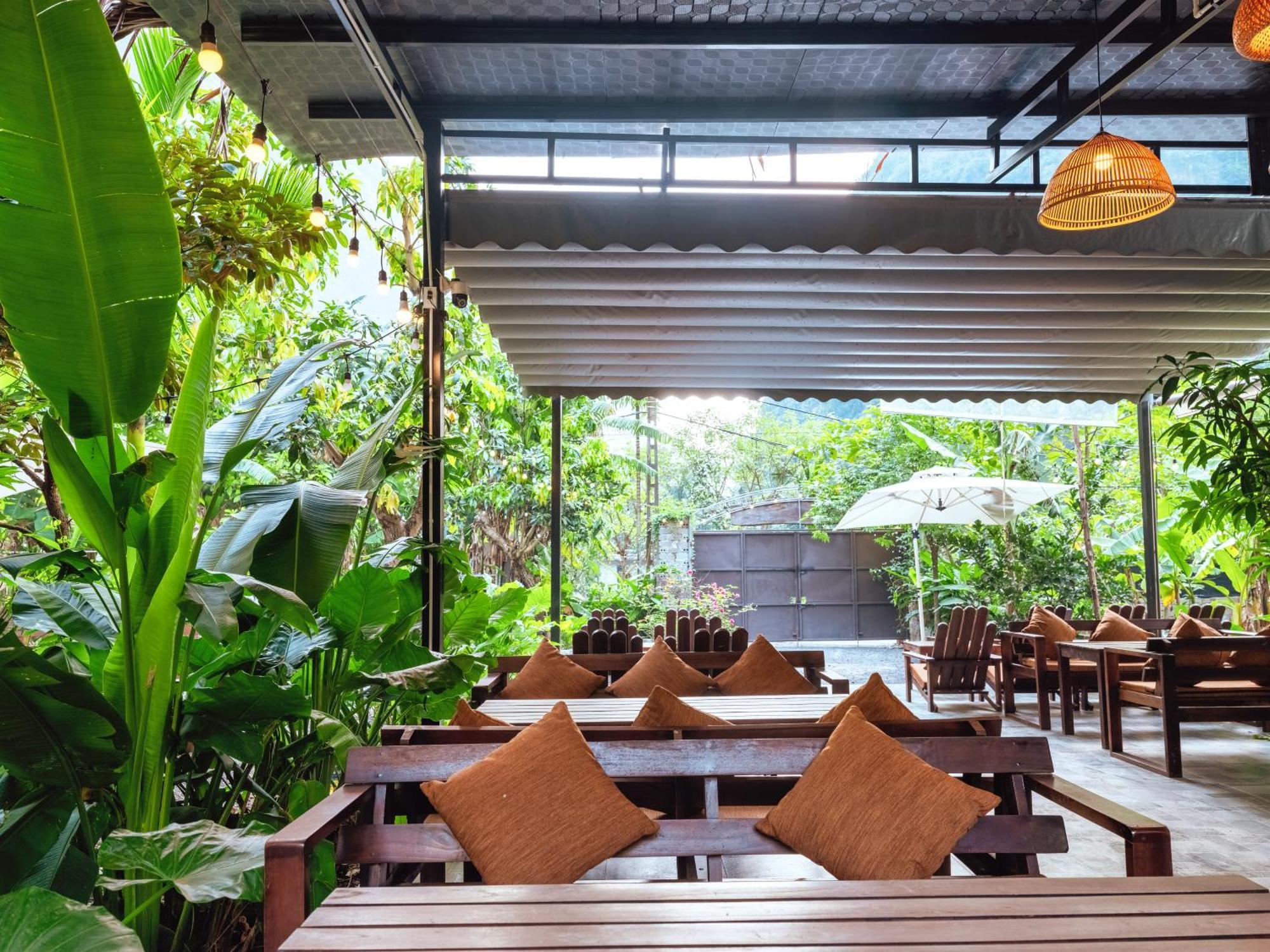 Cozy Beer Garden Homestay นิญบิ่ญ ภายนอก รูปภาพ