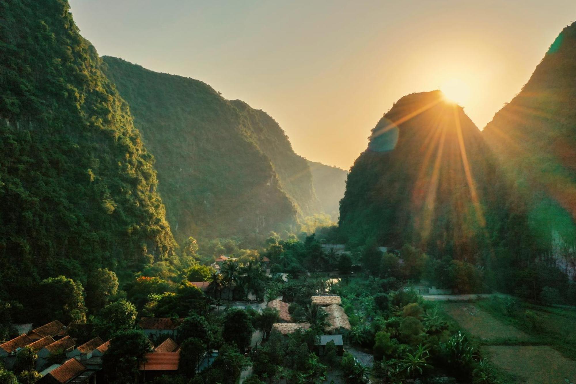 Cozy Beer Garden Homestay นิญบิ่ญ ภายนอก รูปภาพ