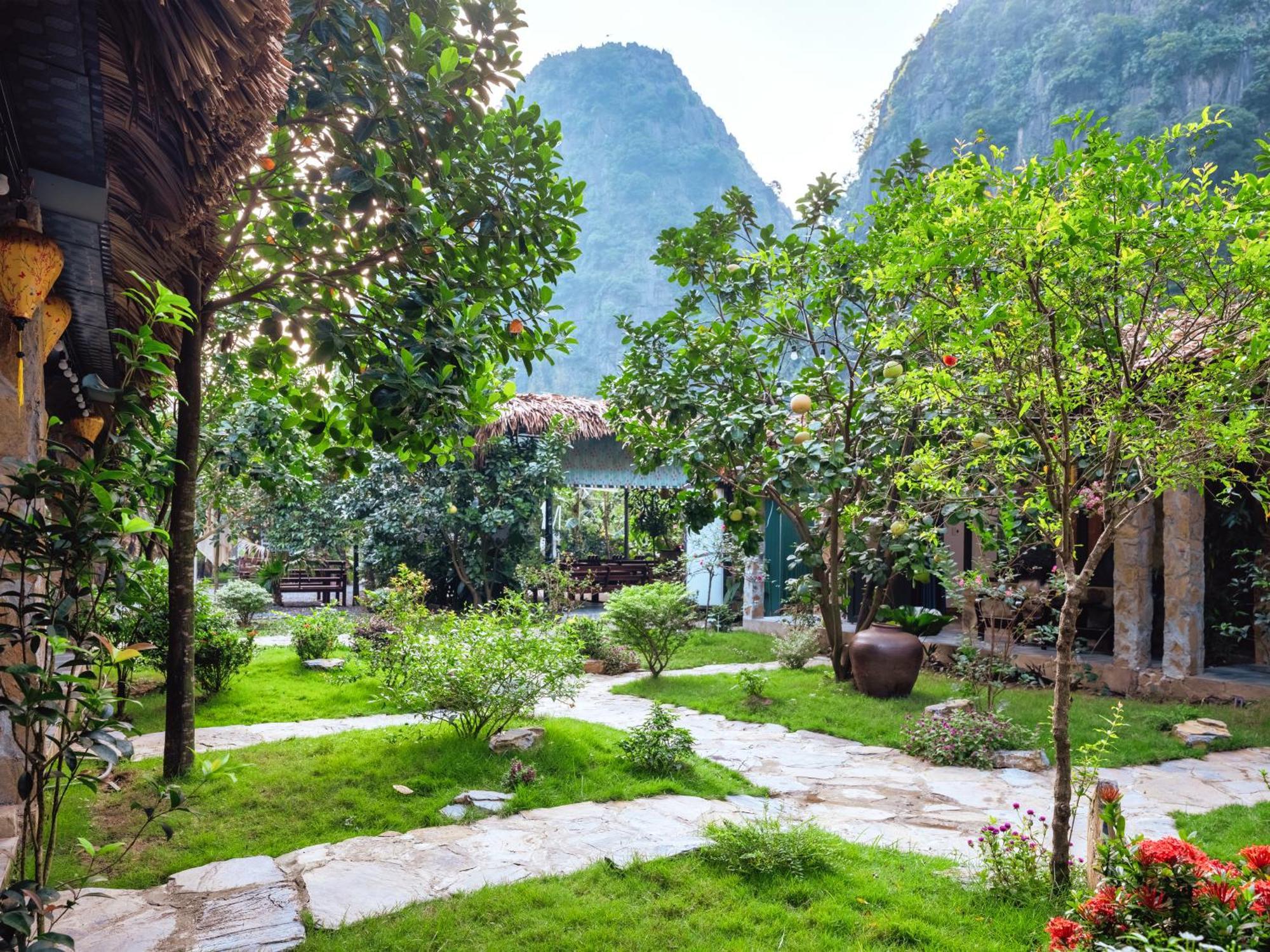 Cozy Beer Garden Homestay นิญบิ่ญ ภายนอก รูปภาพ