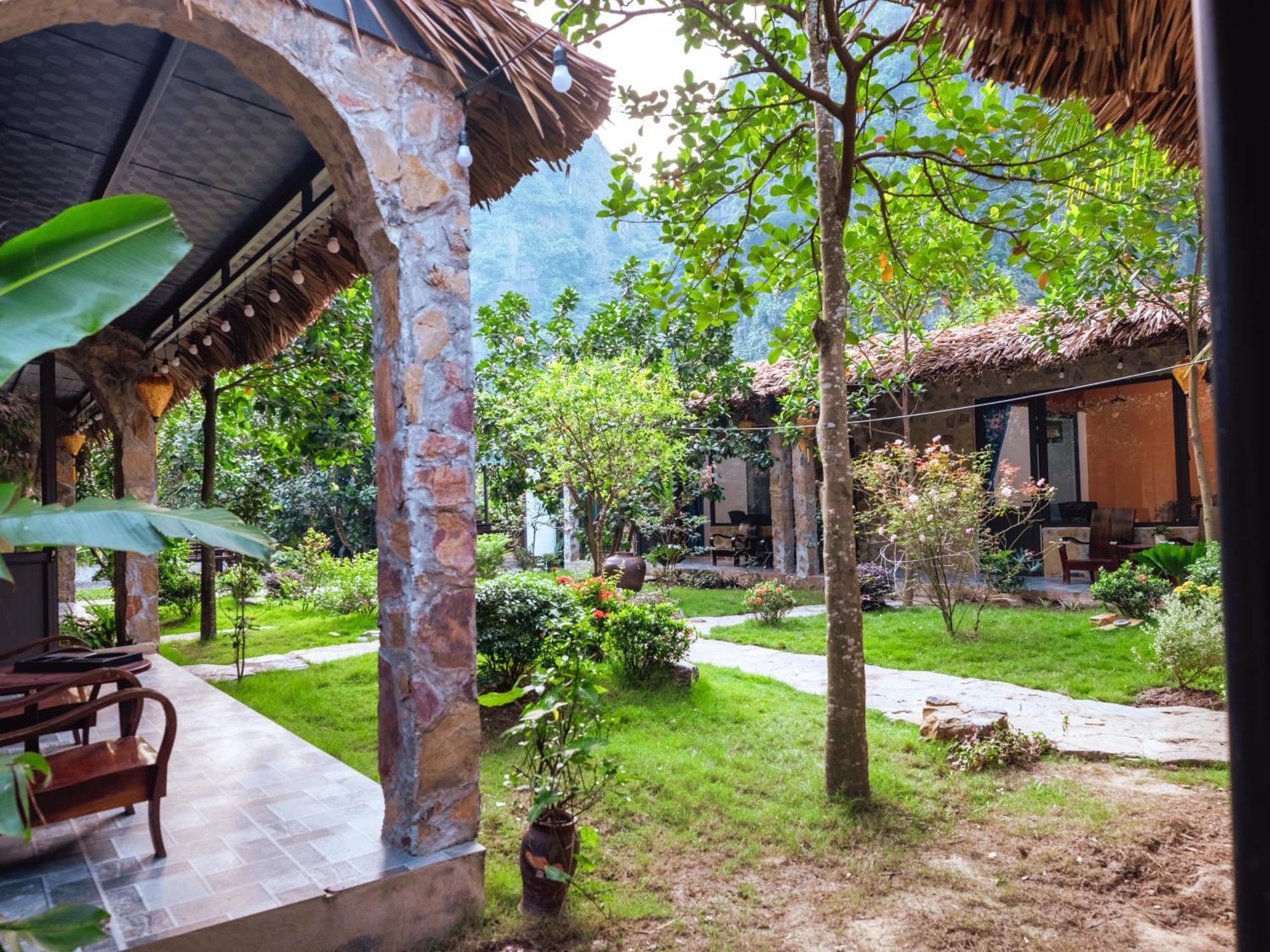 Cozy Beer Garden Homestay นิญบิ่ญ ภายนอก รูปภาพ