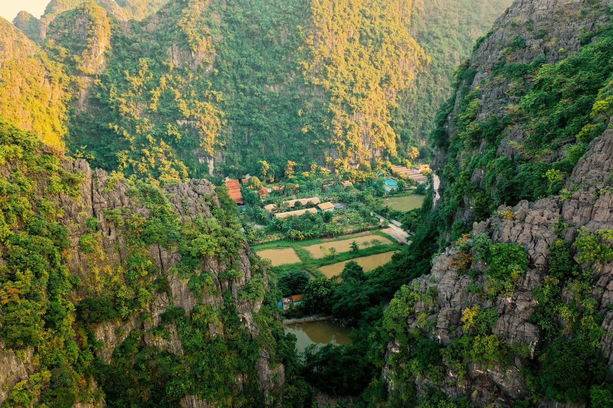 Cozy Beer Garden Homestay นิญบิ่ญ ภายนอก รูปภาพ